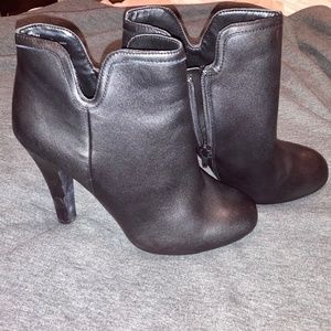 Gianni Bini Leather Booties Black Size 8.5M